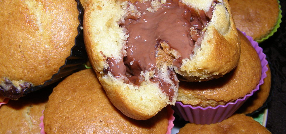 Łatwe, smaczne z budyniem czekoladowym muffinki.. (autor: w