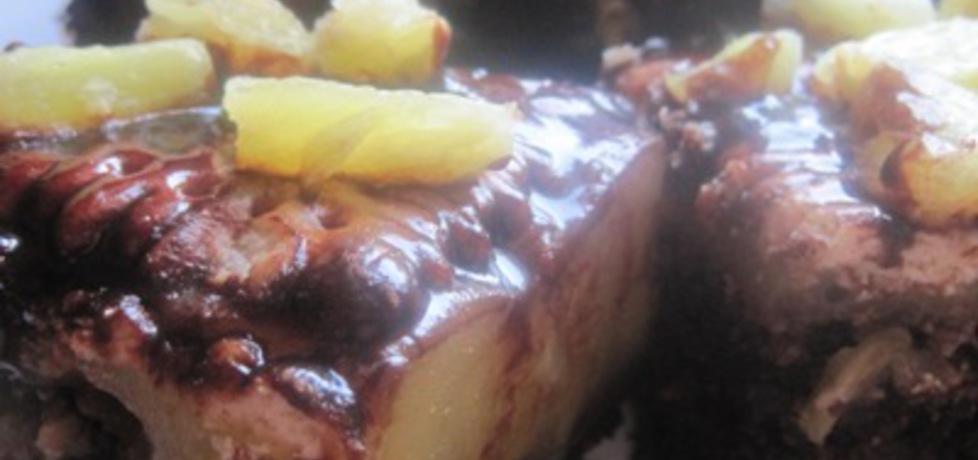 Mocno kakaowe ciasto z kremem ananasowym i ananasami﻿ (autor ...