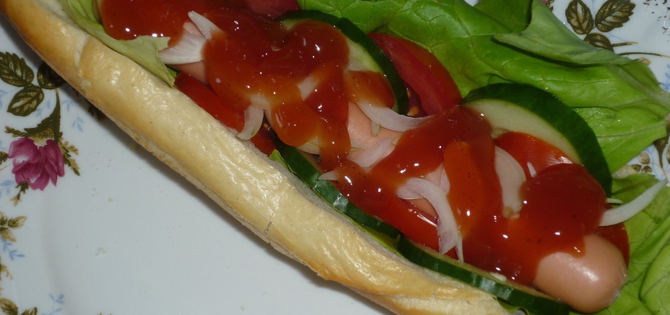 Hot dogi z sałatą, pomidorem i ogórkiem (autor: wafelek2601 ...