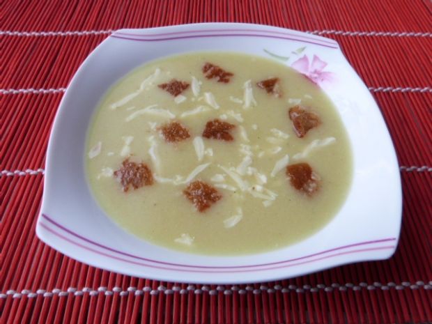 Przepis  zupa cebulowa z żółtym serem przepis