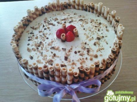 Ciasta i desery: tort czekoladowy z truskawkami