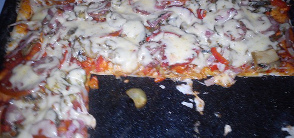 Obfita pizza z ogórkami (autor: mati13)