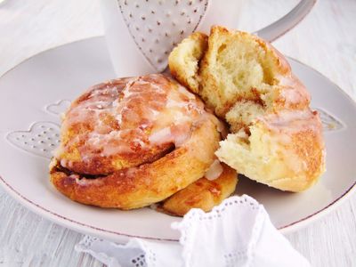 Kanelbullar – szwedzkie bułeczki cynamonowe