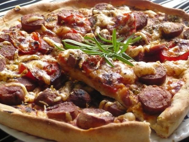 Przepis  pełnoziarnista pizza z chorizo przepis