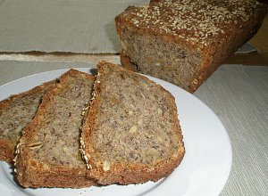 Chleb razowy z orzechami  prosty przepis i składniki