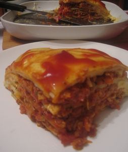 Naleśniki a'la lasagne z sosem mięsno