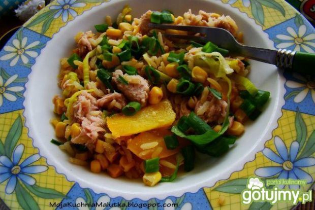 Przepis  żółty ryż z tuńczykiem przepis