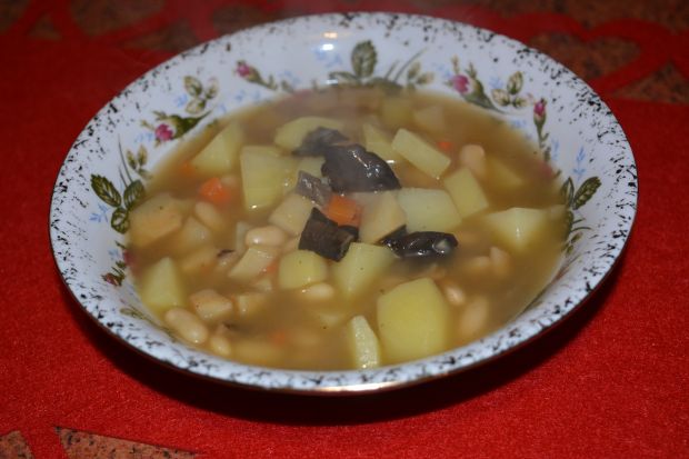 Przepis  zupa z fasolą i grzybami przepis