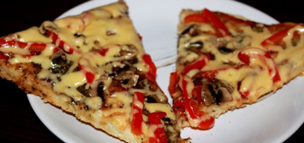 Pizza z pieczarkami i papryką (autor: smakolykijoanny ...