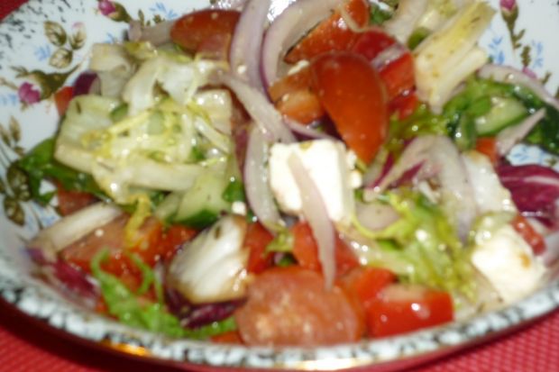 Przepis  mix sałat w sosie greckim przepis