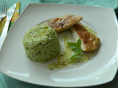 Filet z kurczaka z brokułowym ryżem