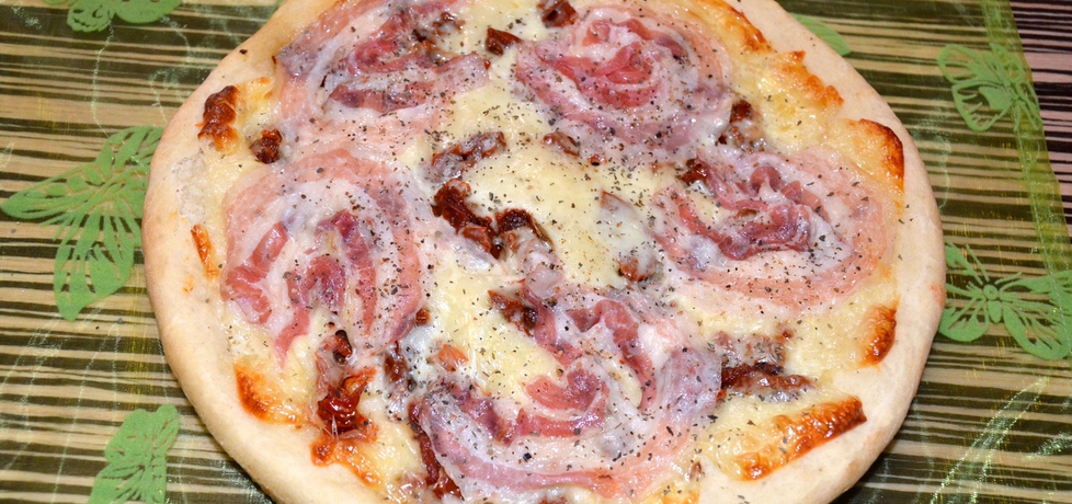 Pizza z suszonymi pomidorami i pancettą (autor: asik32 ...