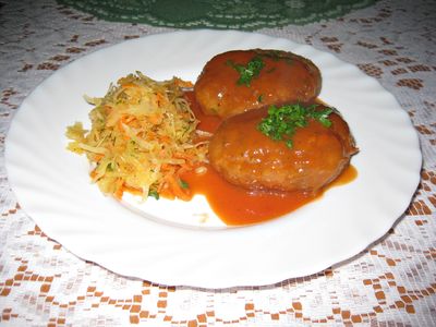 Kotlety ryżowe z pomidorowym sosem