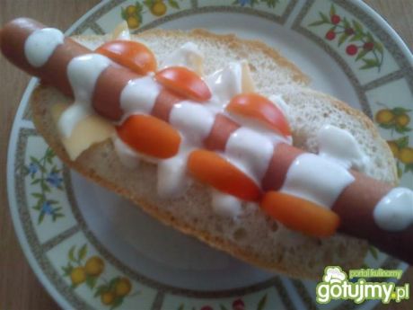Przepis  hot-dog z sosem czosnkowym przepis