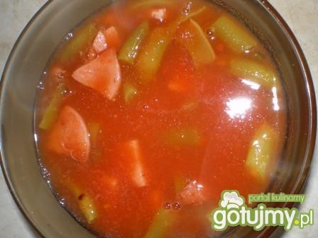 Przepis  zupa pomidorowa z fasolką i parówkami przepis