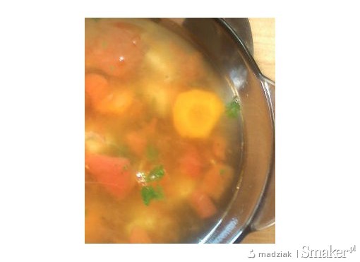 Lekka zupa ze świeżych pomidorów.