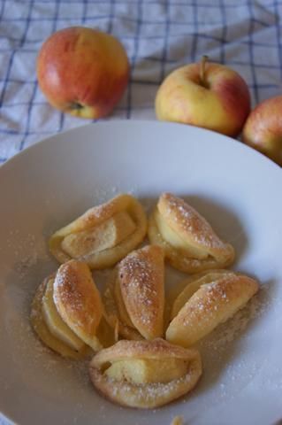 Przepis  ciastko-pierożki z jabłkami przepis
