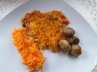 Filet drobiowy zapiekany z porami i marchewką