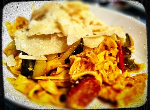 Spaghetti z cukinią i chorizo  prosty przepis i składniki