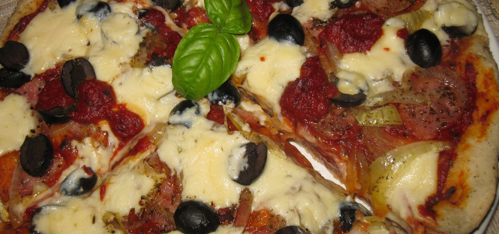 Pizza z oliwkami i mozzarellą (autor: kasienka23)