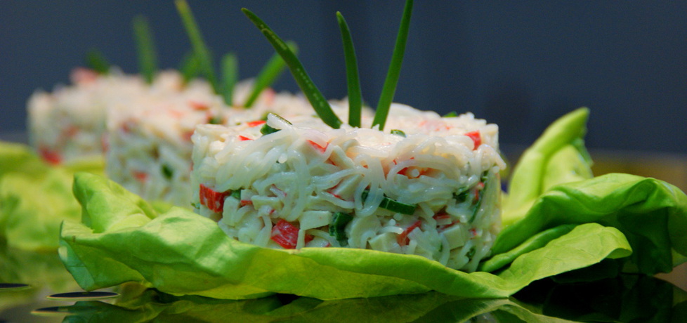 Surimi z makaronem ryżowym i szczypiorkiem. (autor: kejti ...