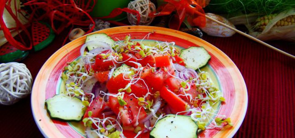 Pomidorowa sałatka z kiełkami rzodkiewki (autor: iwa643 ...