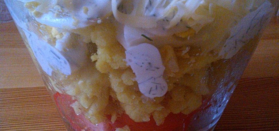 Sałatka z żółtego kalafiora,pomidorów i jajek w sosie koperkowym ...
