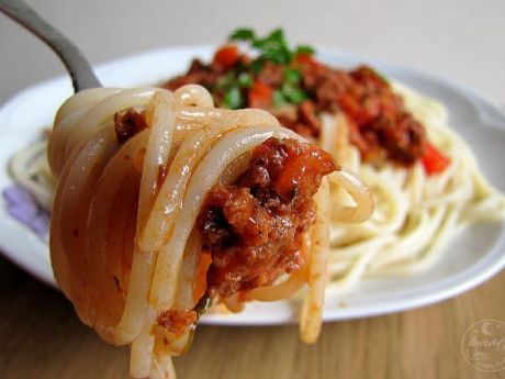 Przepis  spaghetti z sosem pomidorowo