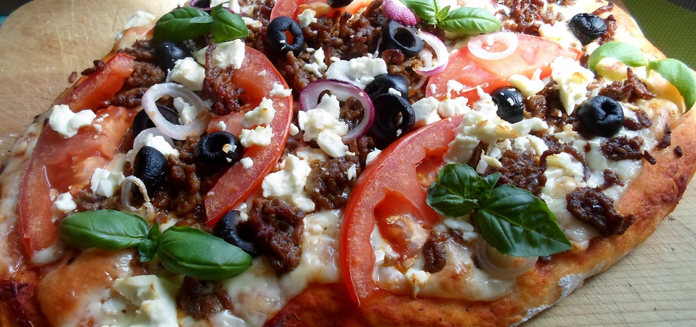 Pizza z miesem, serem feta i pomidorami (autor: dwa-pokoje