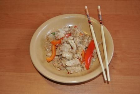 Przepis  ryż smażony z kurczakiem i bazylią przepis
