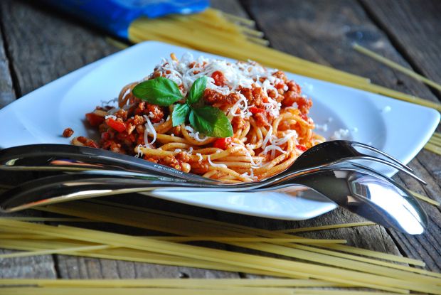 Przepisy: spaghetti z sosem ze świeżych pomidorów