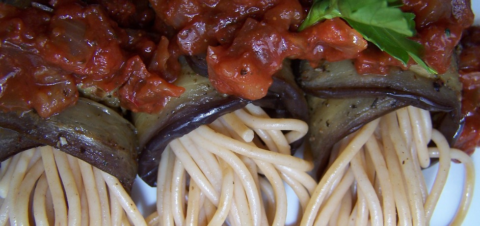 Włoskie spaghetti z bakłażanem w sosie pomidorowym (autor ...