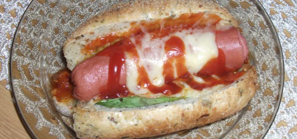 Hot dog w bułce (autor: magdalenamadija)