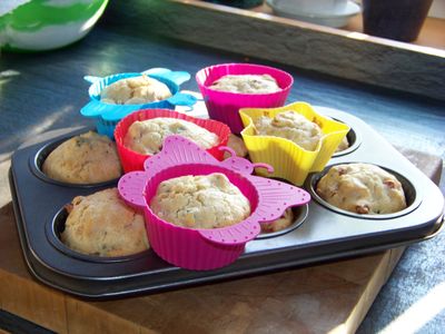 Muffinki z boczkiem i zielonym groszkiem