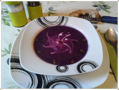 Niskokaloryczna zupa krem z kap.czerwonej z rodzynkami i imbirem ...