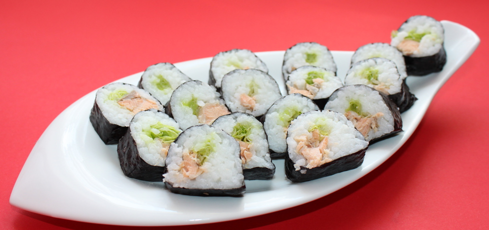 Sushi z łososiem w sosie własnym i sałatą (autor: smakolykijoanny ...