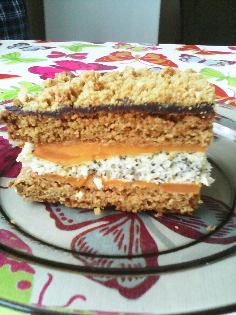 Ciasto midowo-biszkoptowe z masą brzoskwiniową.