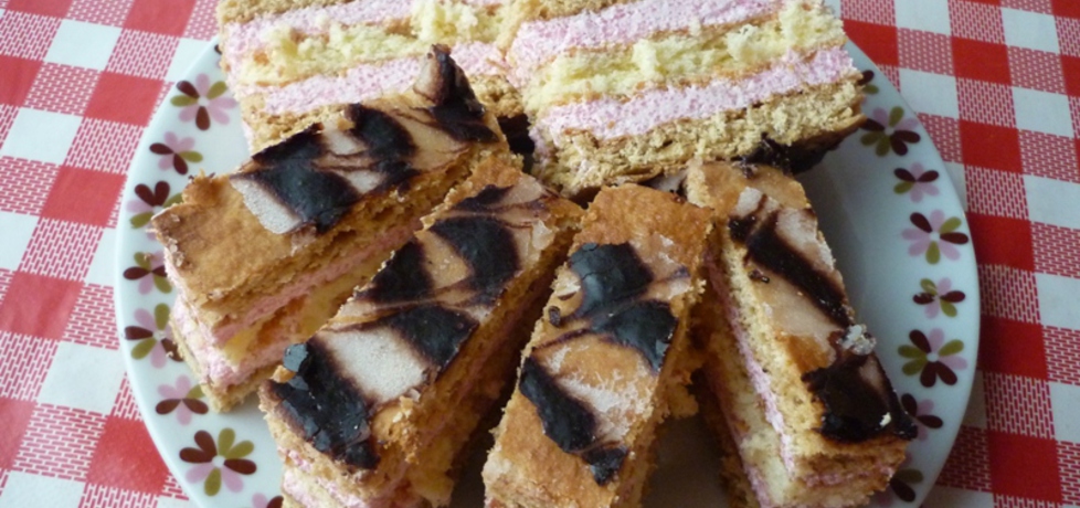 Ciasto kruche z biszkoptem i różową masą (autor: ikrakowianka ...