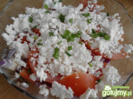 Przepis  sałatka z pomidorami i twarogiem przepis