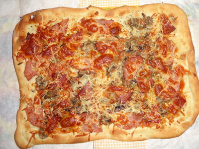 Pizza na spodzie z kaszą manną