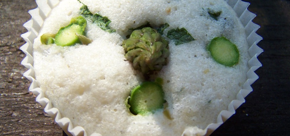 Muffiny ryżowe z zielonymi szparagami i świeżą miętą (autor ...