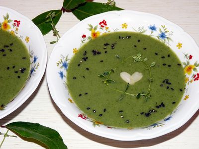 Kremowa zupa brokułowa ze szpinakiem