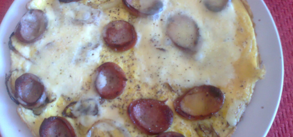 Omlet z kiełbasą, cebulą i żółtym serem (autor: jolantaps ...