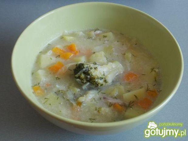 Przepis  sycąca zupa z młodej kapusty i brokuła przepis