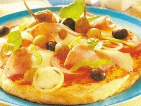 Przepis  pizza neapolitańska z szynką drobiową przepis
