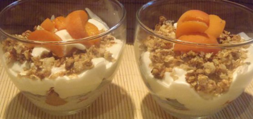 Deser jogurtowy z morelami (autor: magula)