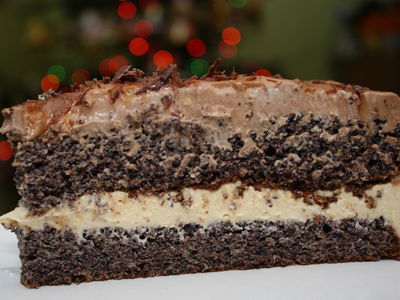 Tort makowy z kremami: karmelowym i czekoladowym ...