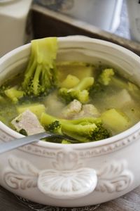 Zupa brokułowa z mięsną wkładką