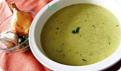 Muślinowa zupa z zielonego groszku
