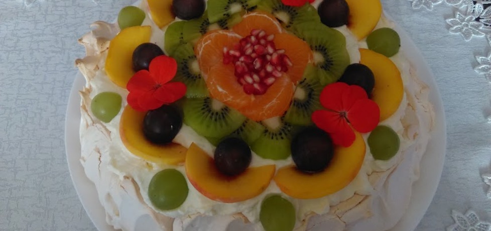 Tort bezowy z sosem z mango, kremem i owocami (autor: wwwiolka ...
